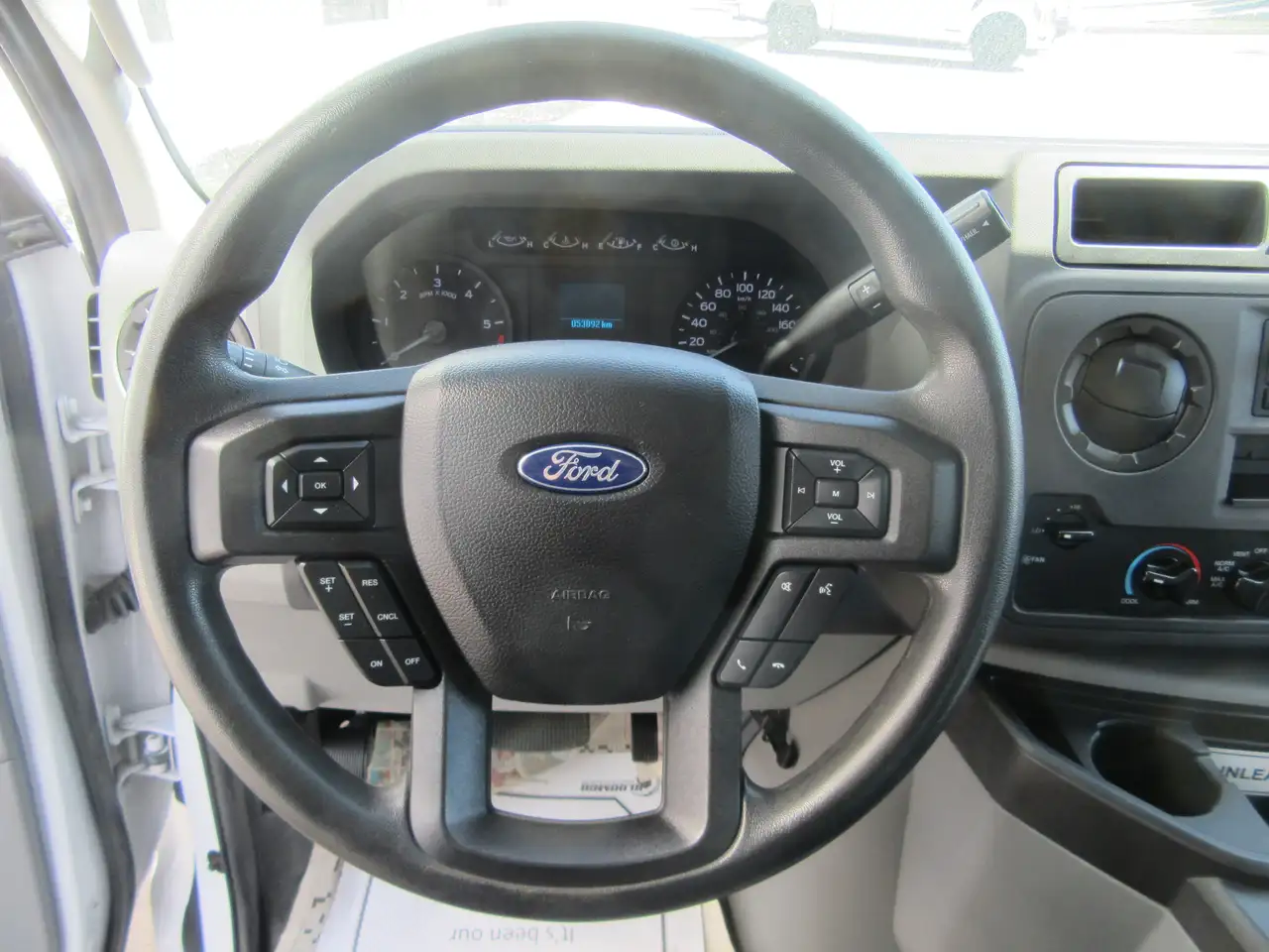 Ford E-450 photo Ford E-450