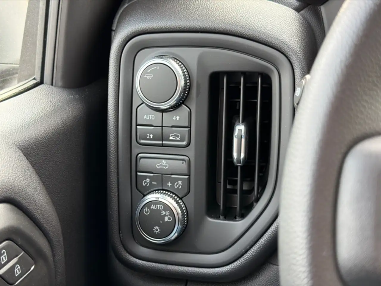GMC Sierra 1500 photo GMC Sierra 1500