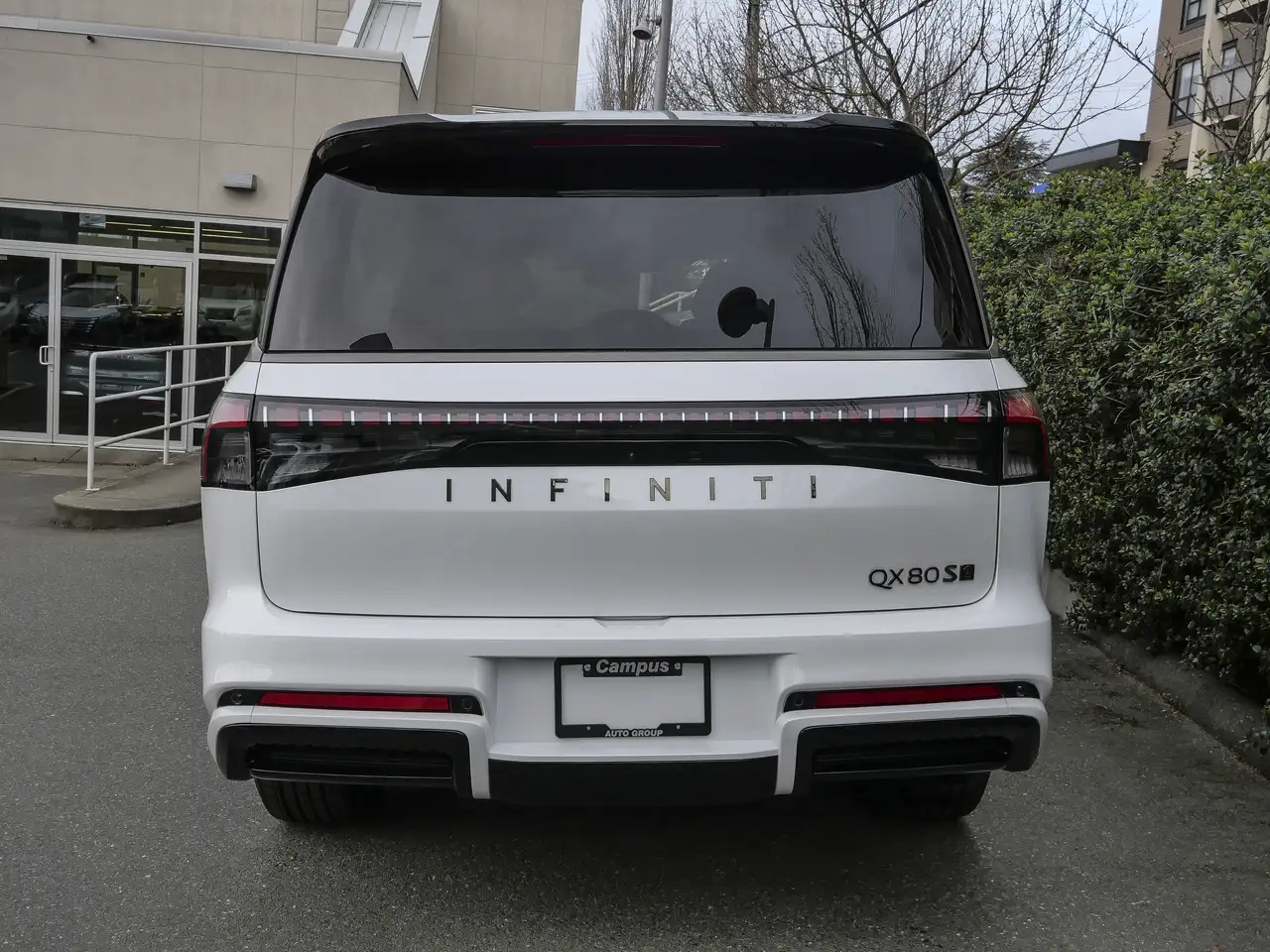 Infiniti QX80 снимка Infiniti QX80