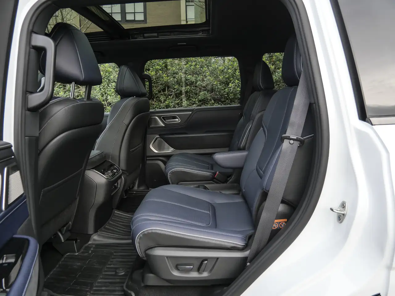 Infiniti QX80 снимка Infiniti QX80
