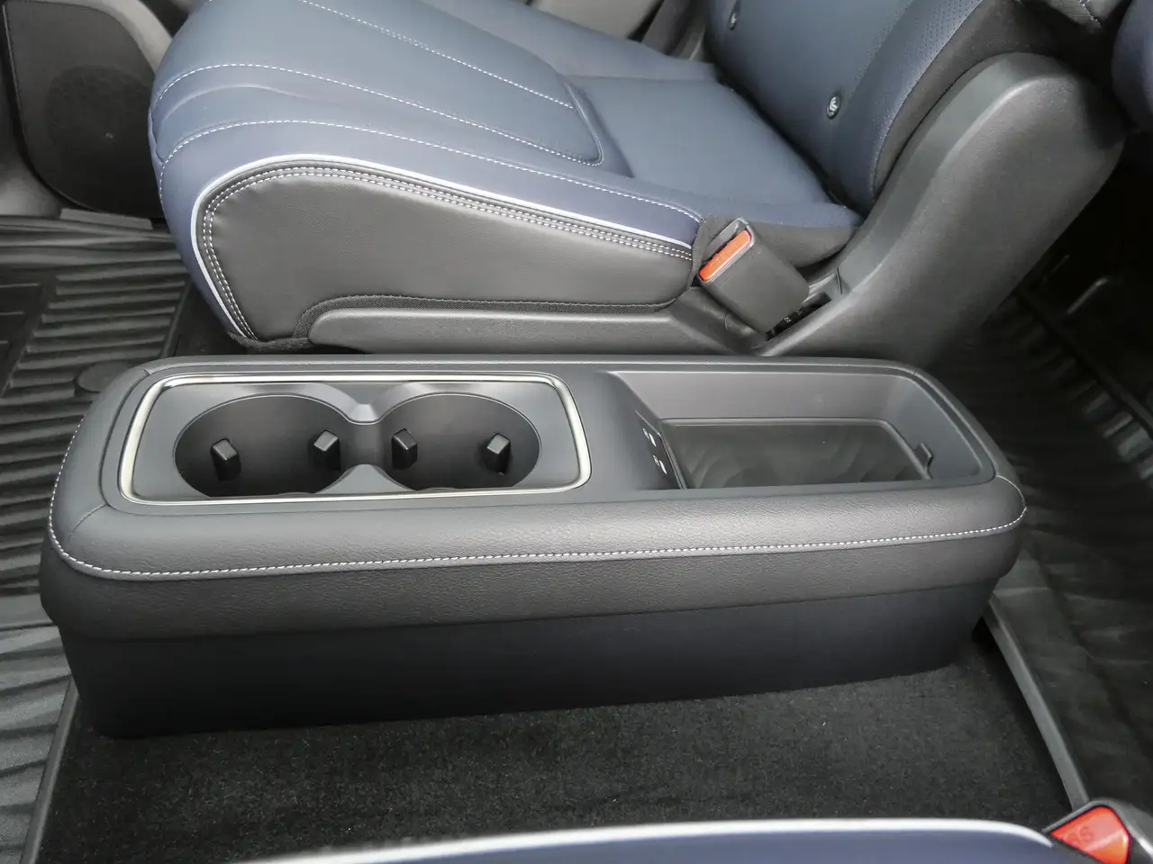Infiniti QX80 снимка Infiniti QX80