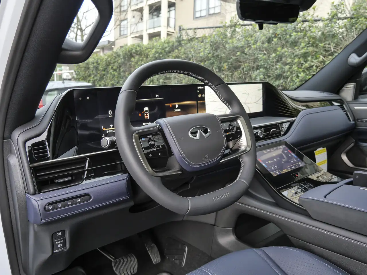 Infiniti QX80 снимка Infiniti QX80