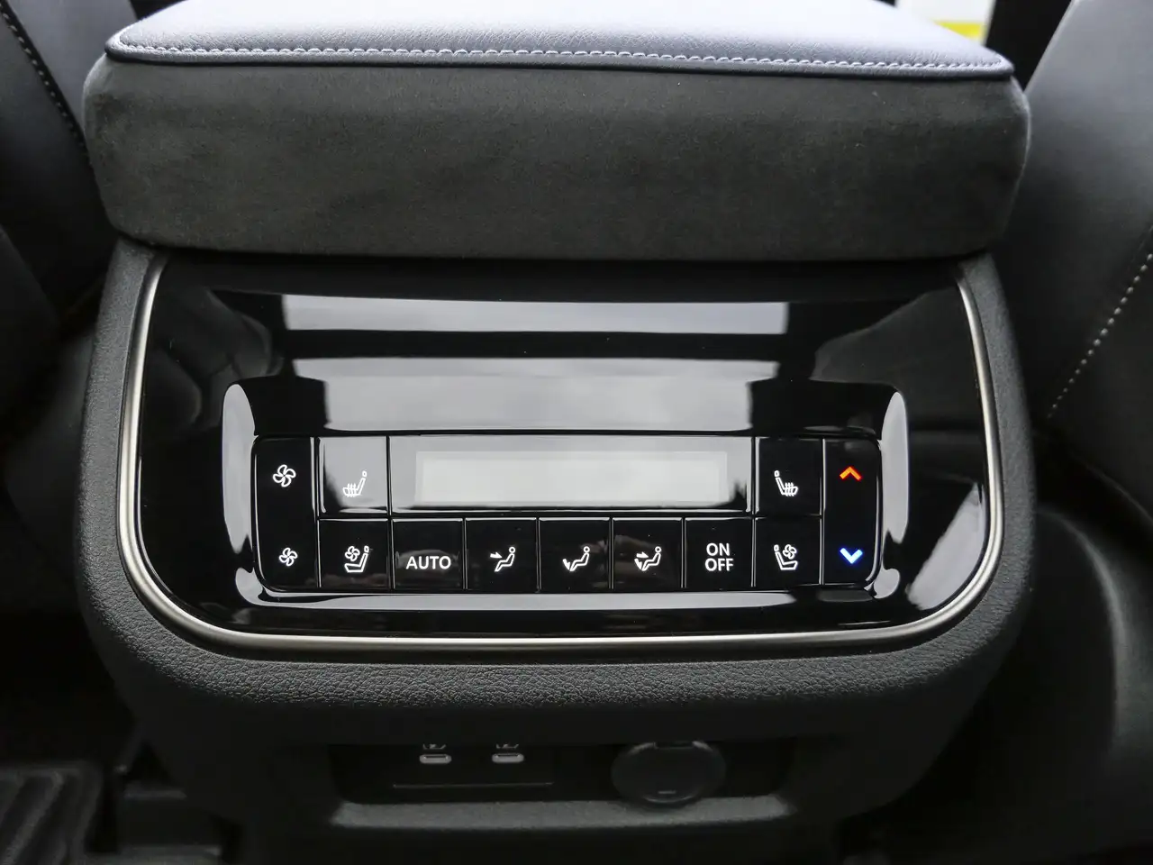 Infiniti QX80 снимка Infiniti QX80