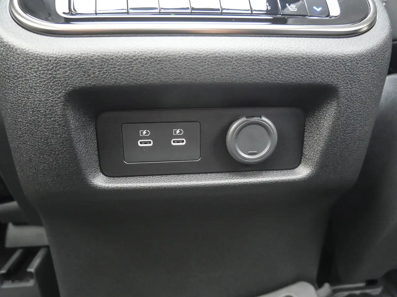 Infiniti QX80 снимка Infiniti QX80