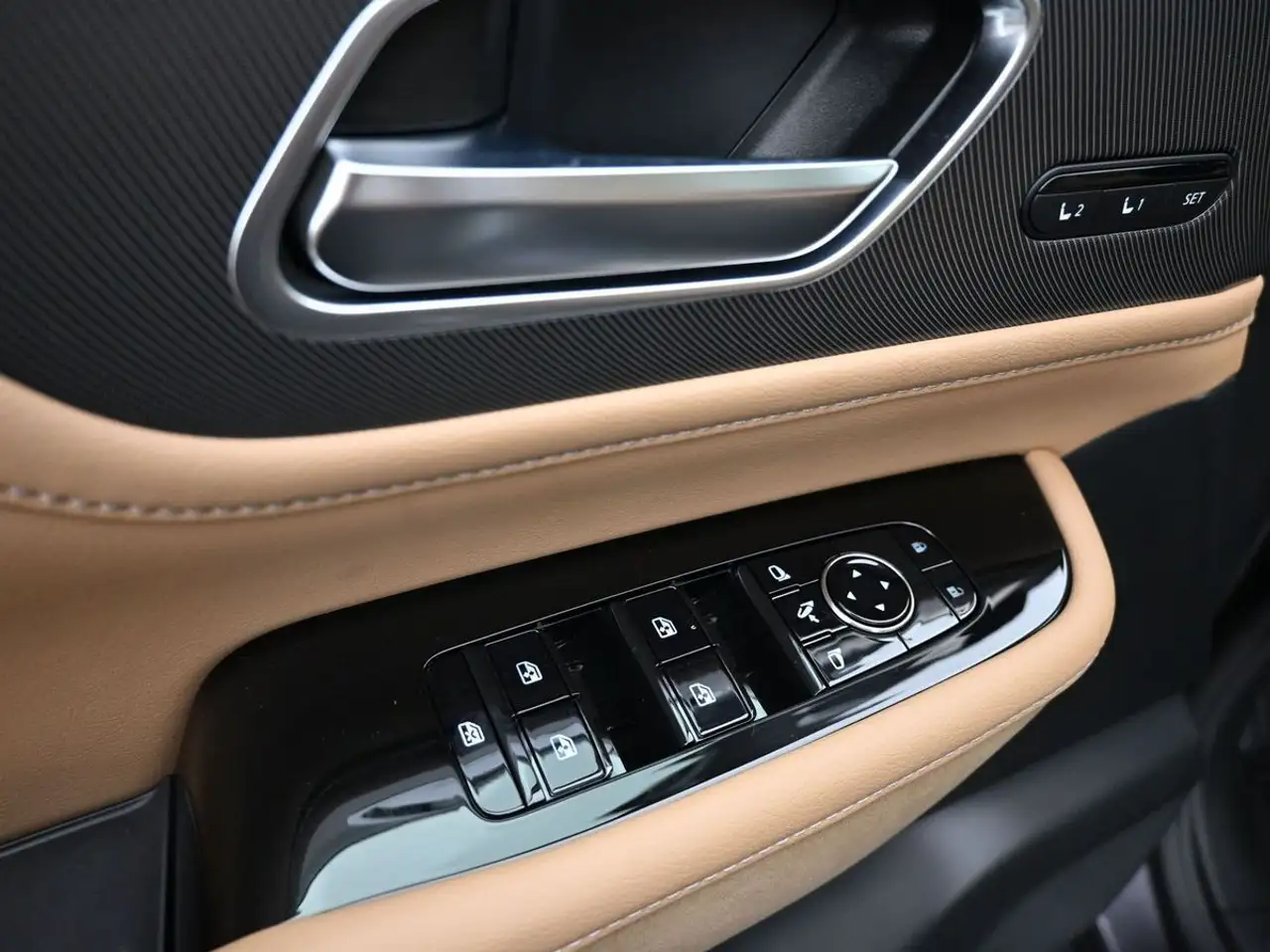 Infiniti QX80 fotografie Infiniti QX80