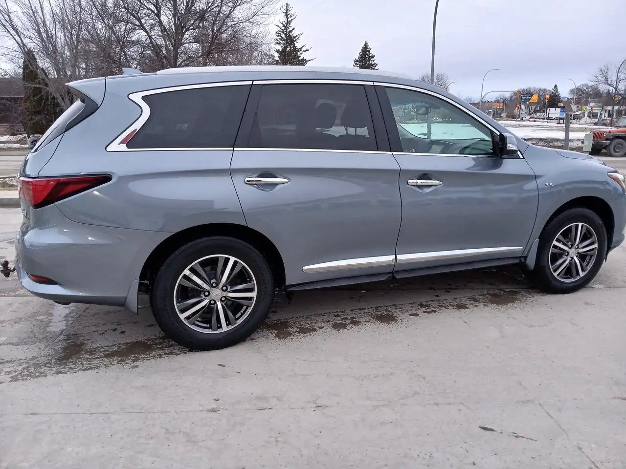 Infiniti QX60 снимка Infiniti QX60