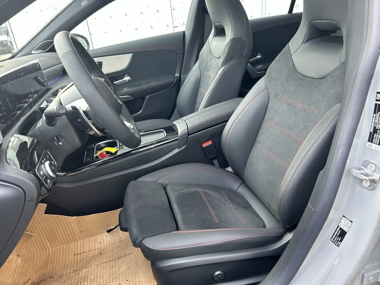 Mercedes-Benz CLA снимка Mercedes-Benz CLA