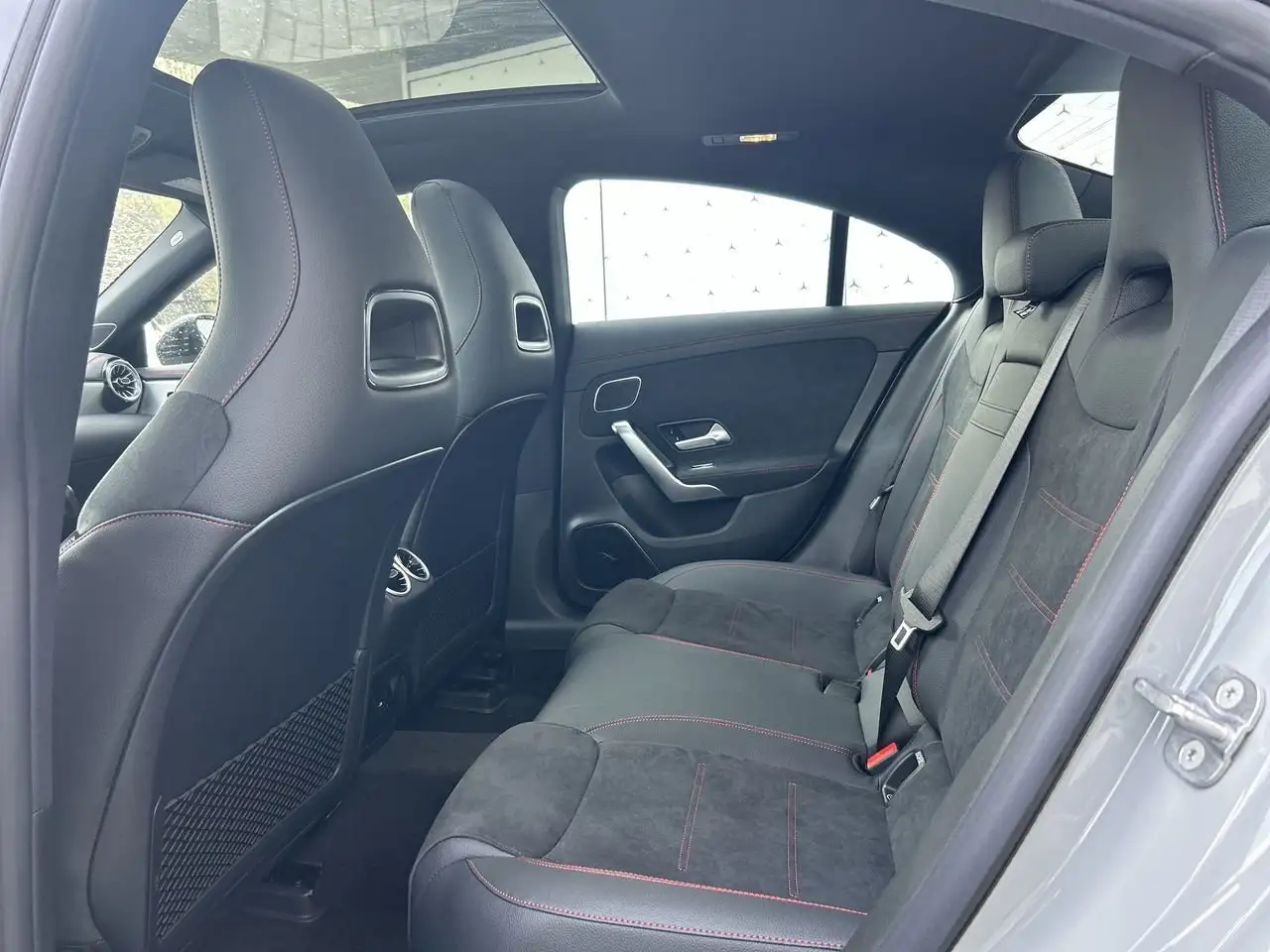 Mercedes-Benz CLA снимка Mercedes-Benz CLA