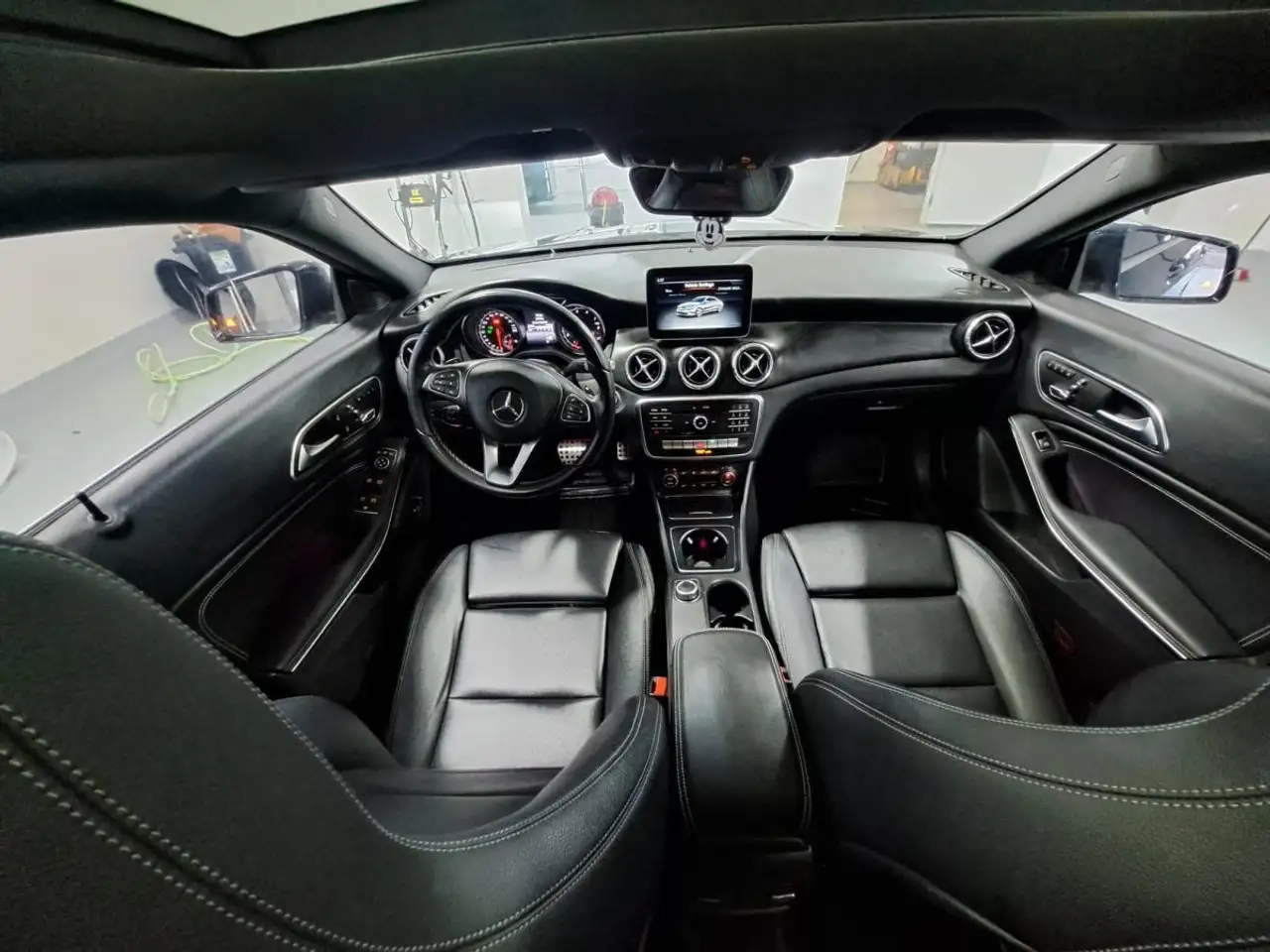 Mercedes-Benz CLA снимка Mercedes-Benz CLA