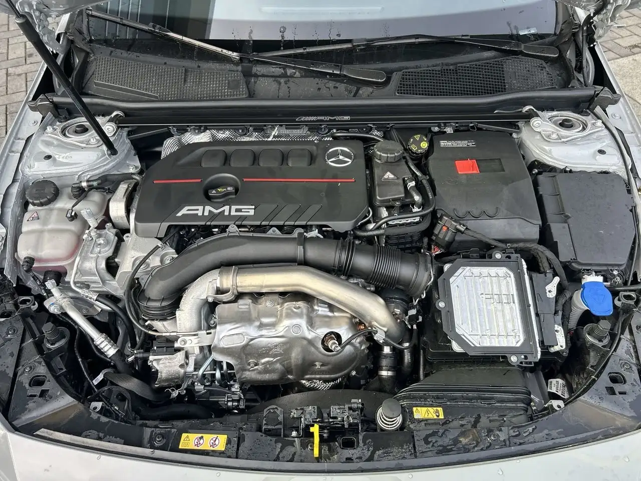 Mercedes-Benz CLA снимка Mercedes-Benz CLA