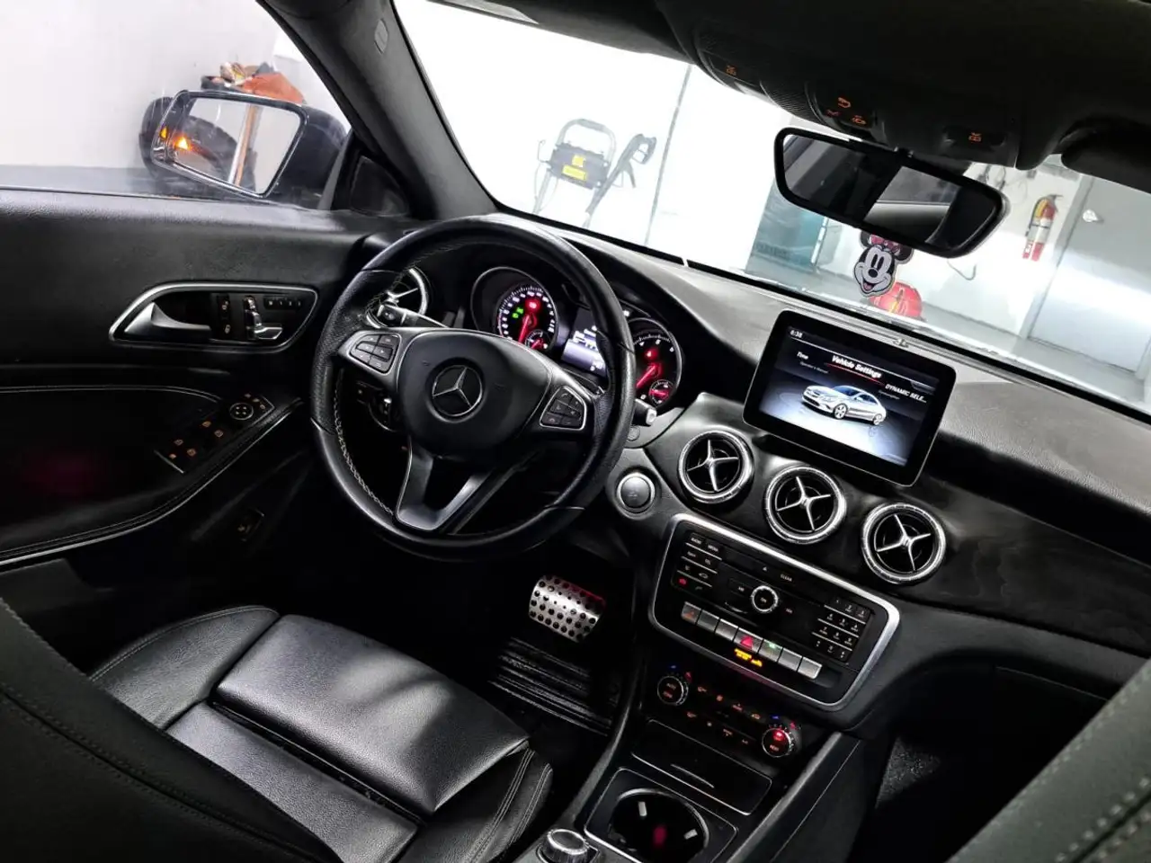 Mercedes-Benz CLA снимка Mercedes-Benz CLA