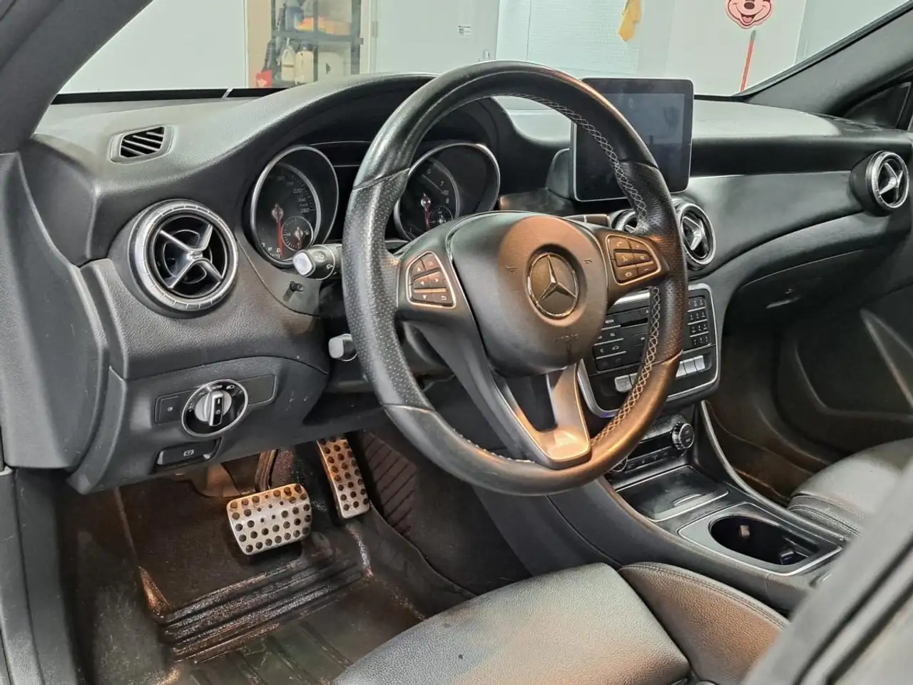 Mercedes-Benz CLA снимка Mercedes-Benz CLA