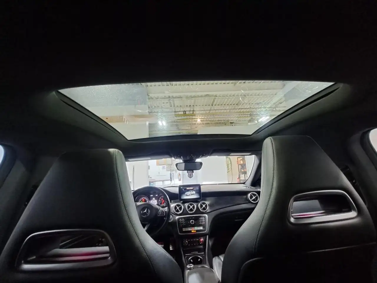 Mercedes-Benz CLA снимка Mercedes-Benz CLA
