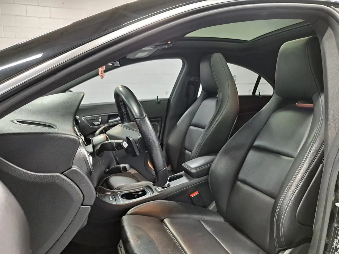 Mercedes-Benz CLA снимка Mercedes-Benz CLA