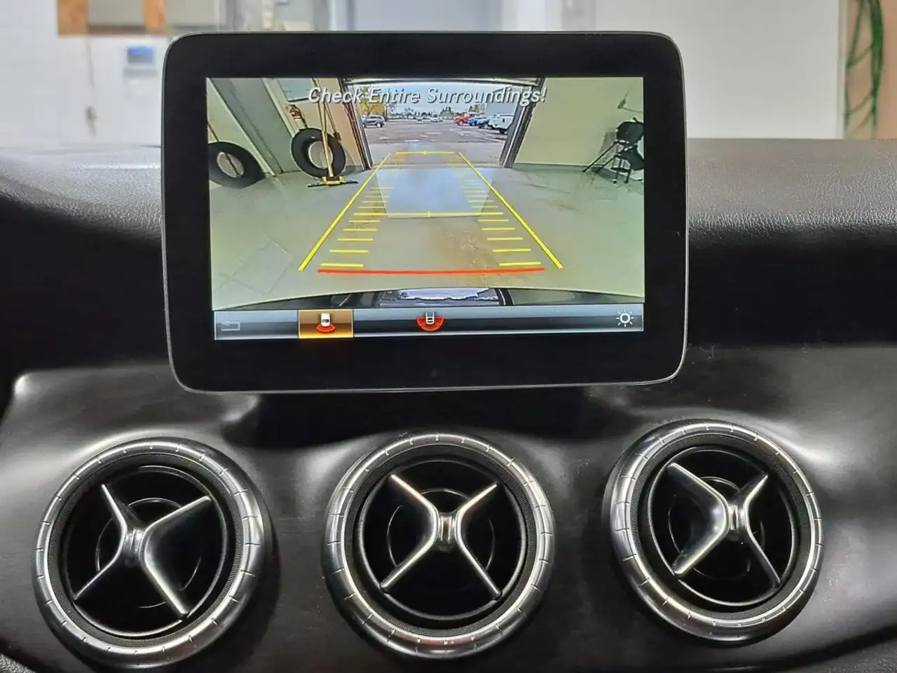 Mercedes-Benz CLA снимка Mercedes-Benz CLA