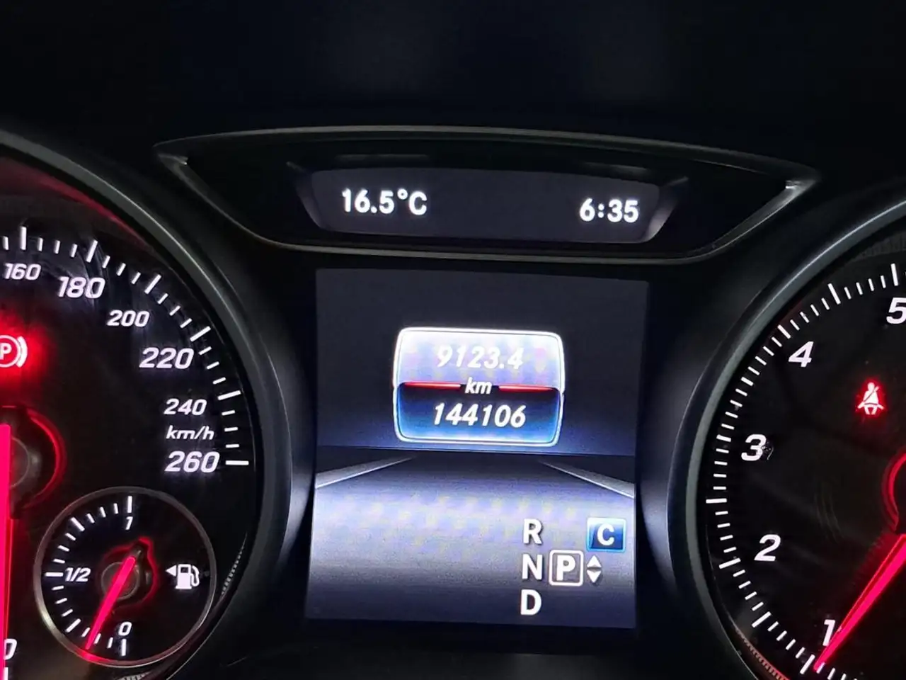 Mercedes-Benz CLA снимка Mercedes-Benz CLA