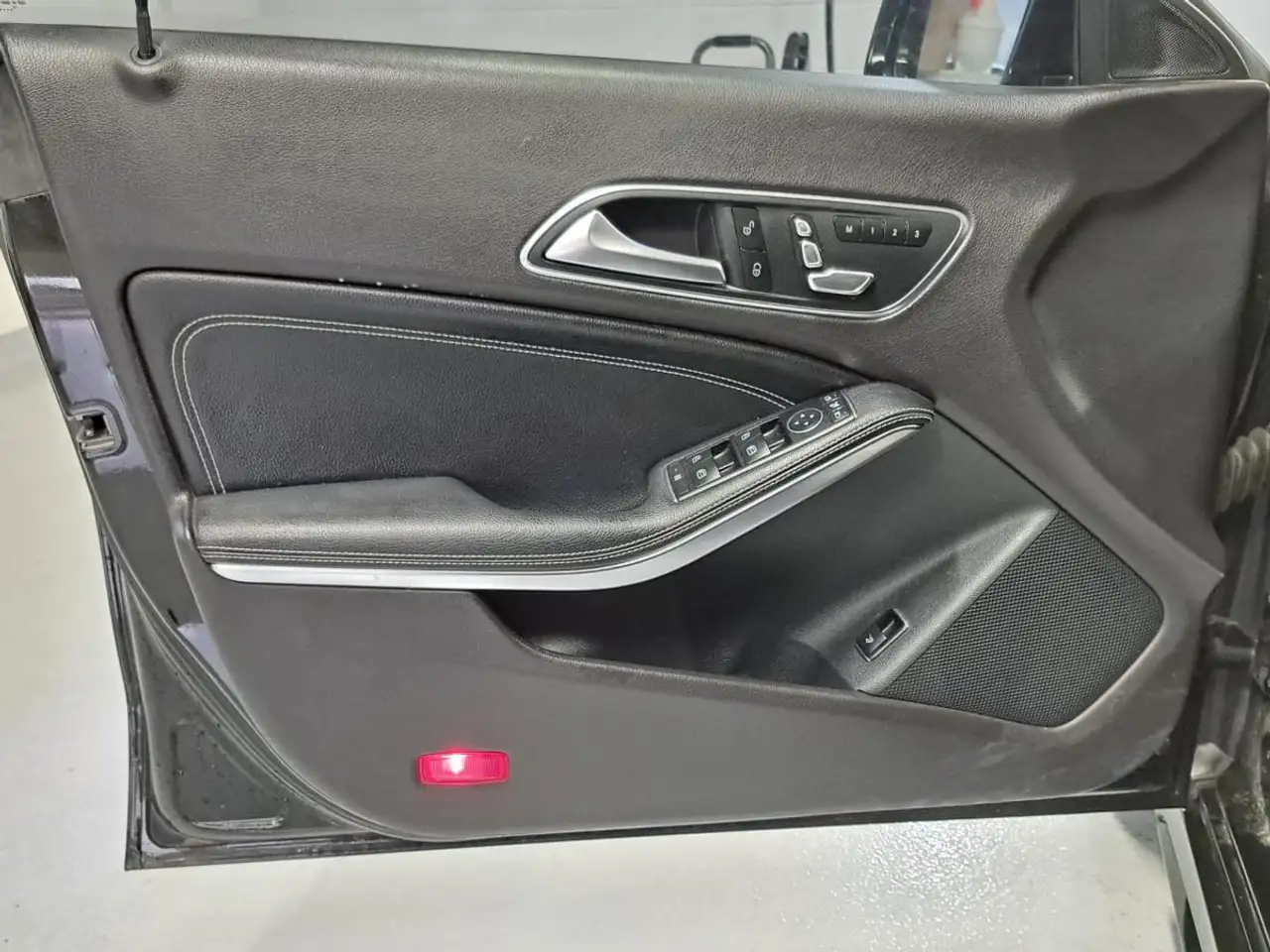 Mercedes-Benz CLA снимка Mercedes-Benz CLA