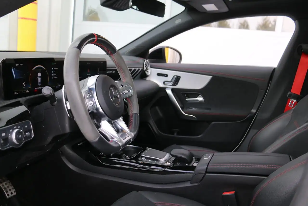Mercedes-Benz CLA снимка Mercedes-Benz CLA