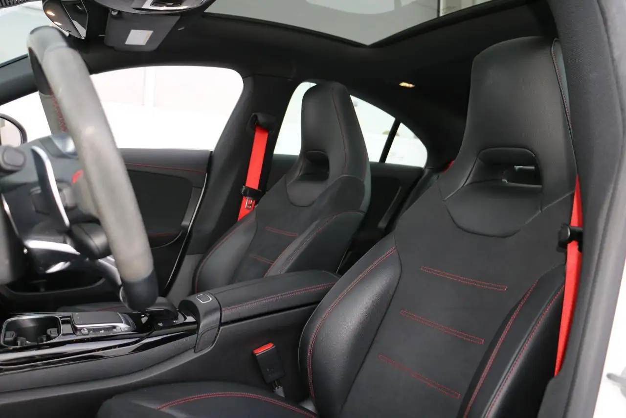 Mercedes-Benz CLA снимка Mercedes-Benz CLA