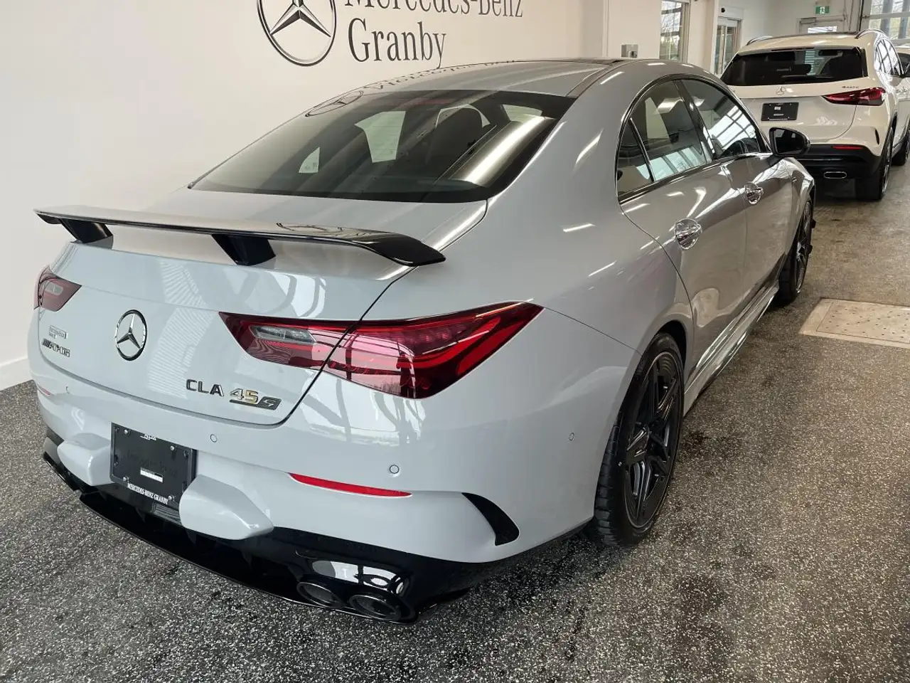Mercedes-Benz CLA снимка Mercedes-Benz CLA