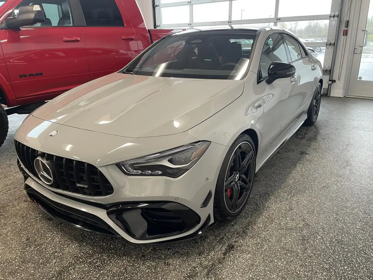 Mercedes-Benz CLA снимка Mercedes-Benz CLA