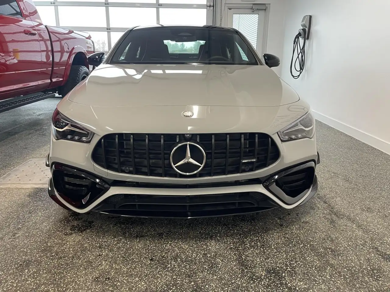 Mercedes-Benz CLA снимка Mercedes-Benz CLA