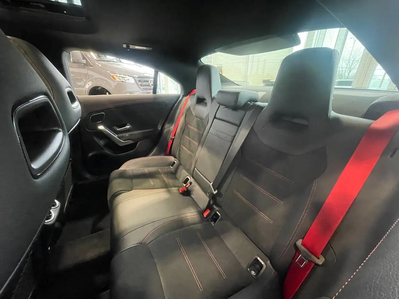 Mercedes-Benz CLA снимка Mercedes-Benz CLA