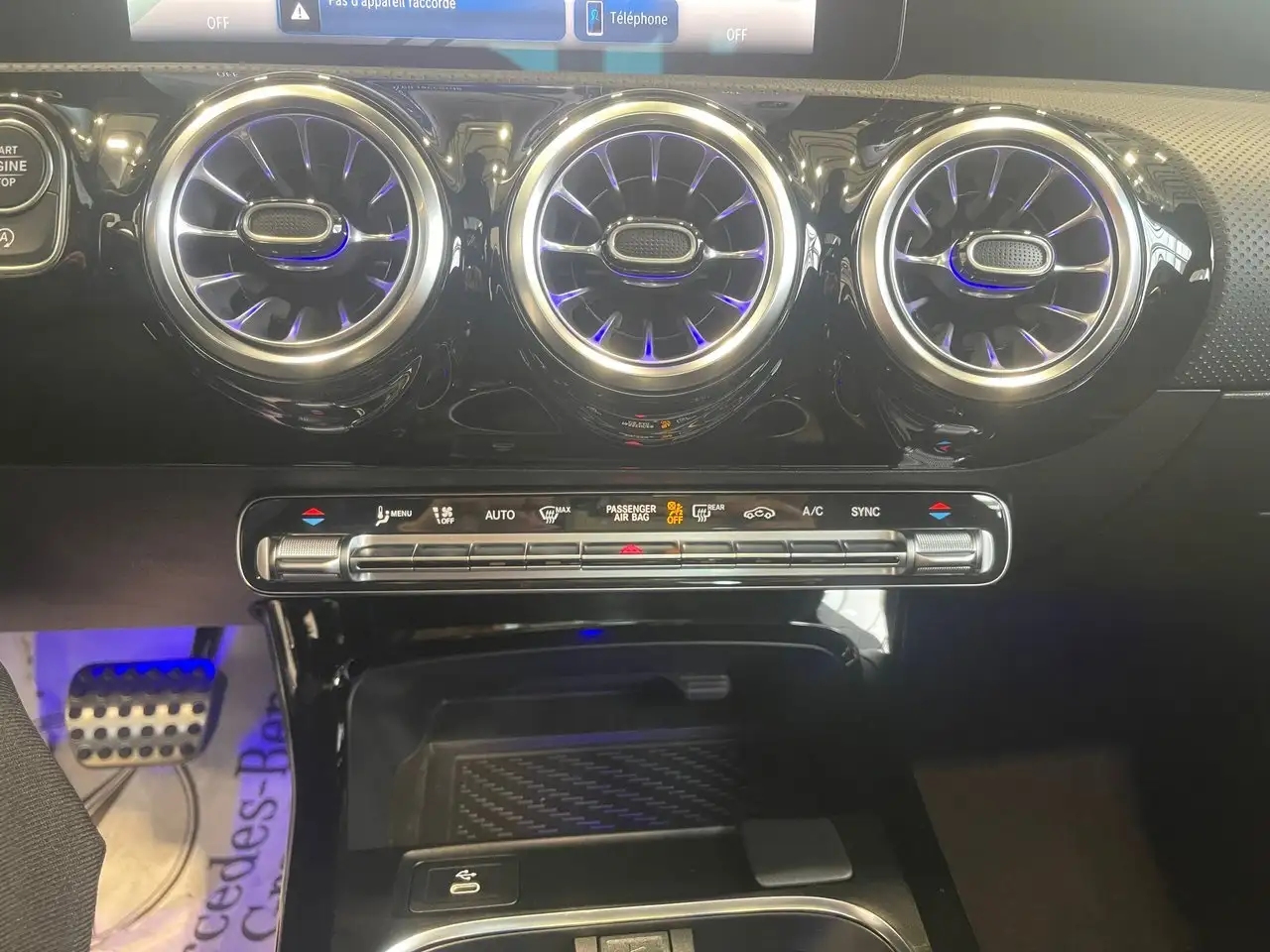 Mercedes-Benz CLA снимка Mercedes-Benz CLA