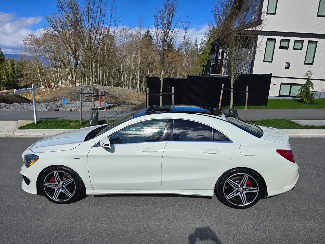 Mercedes-Benz CLA снимка Mercedes-Benz CLA