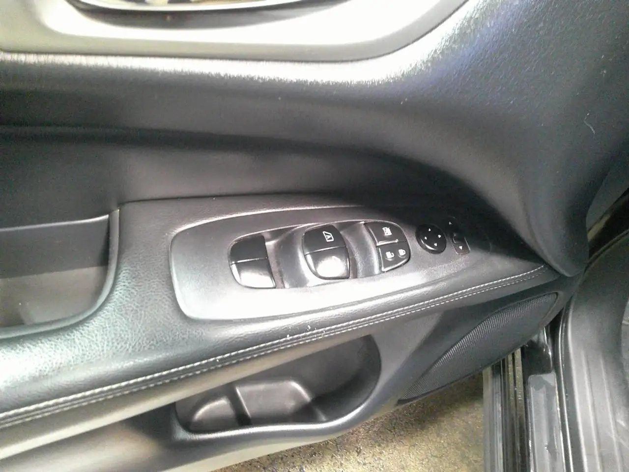 Nissan Pathfinder photo Nissan Pathfinder