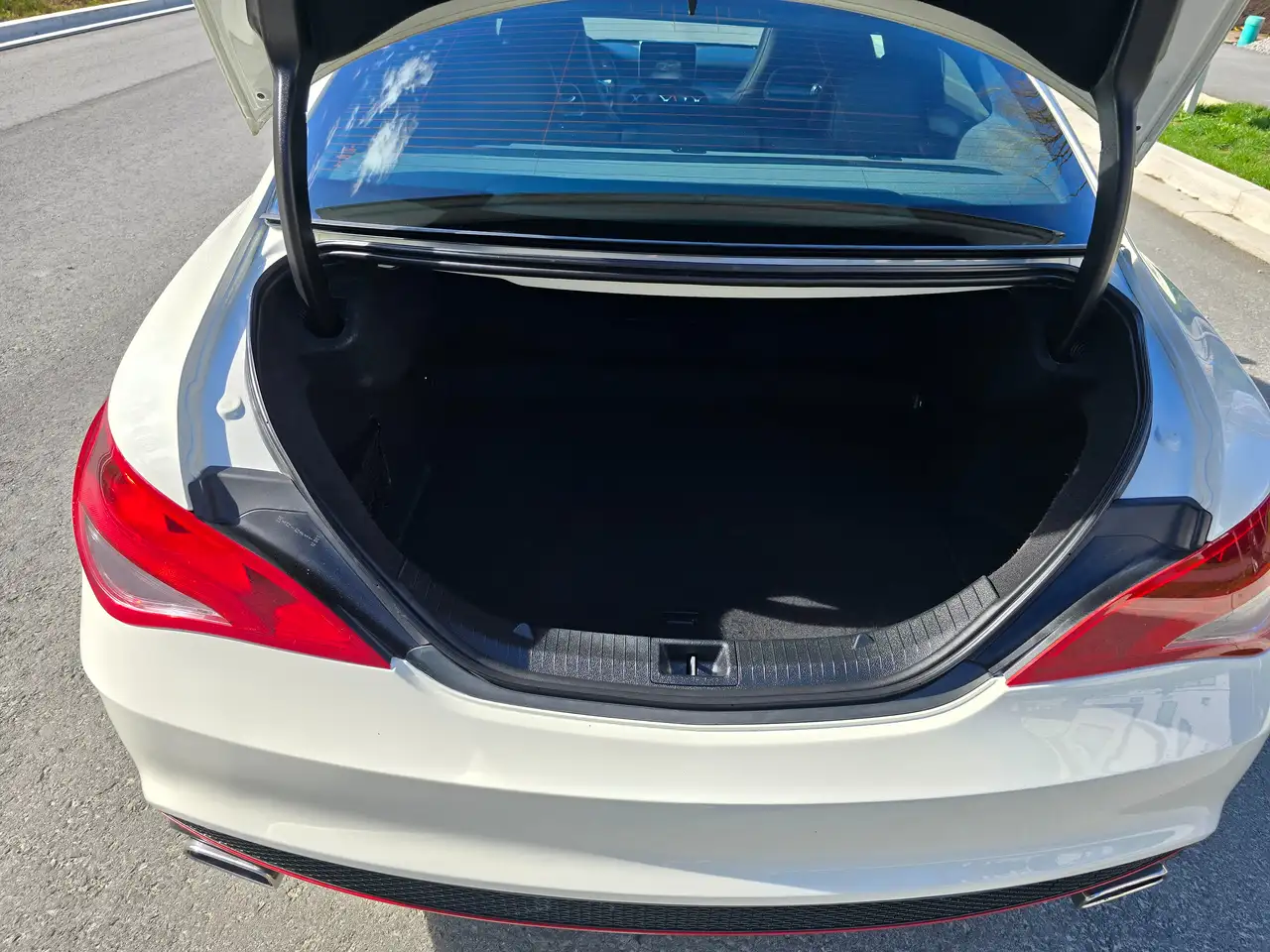 Mercedes-Benz CLA снимка Mercedes-Benz CLA