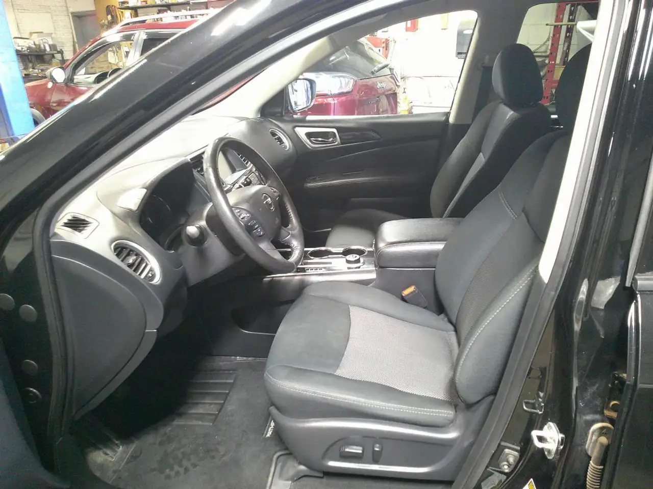 Nissan Pathfinder photo Nissan Pathfinder