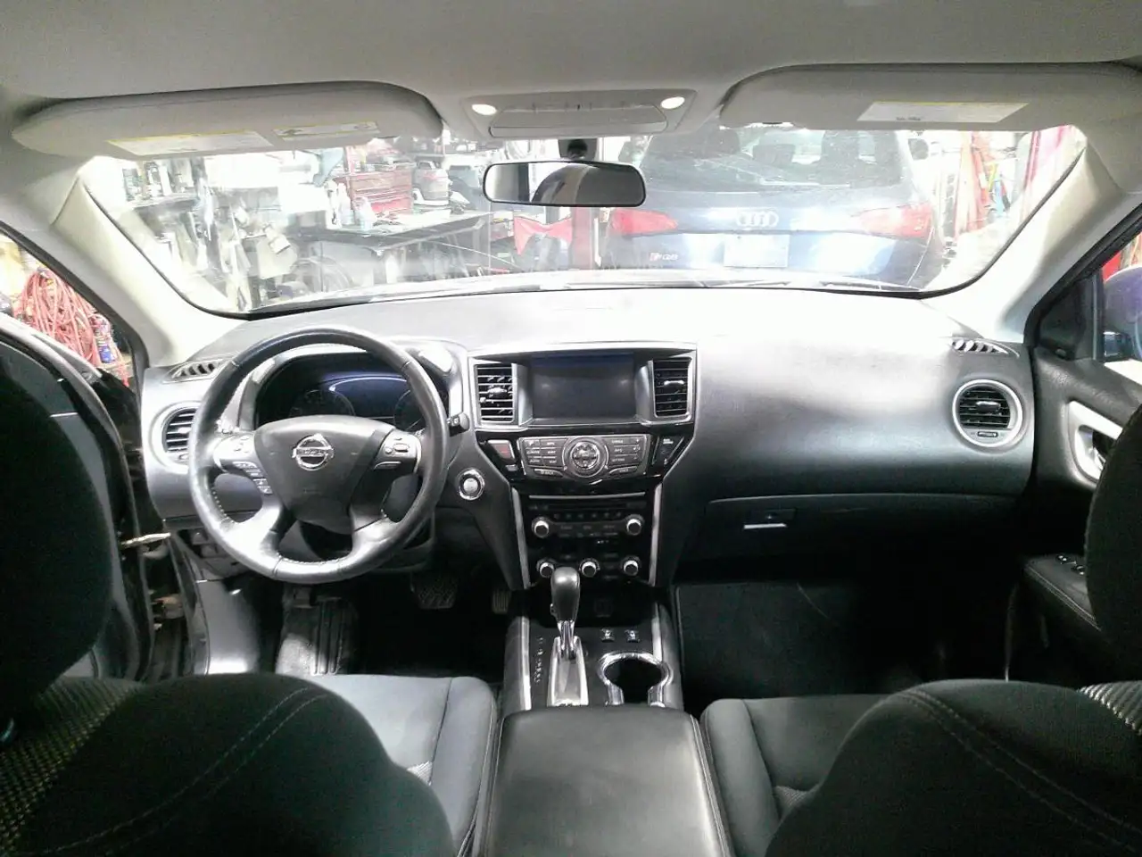 Nissan Pathfinder photo Nissan Pathfinder