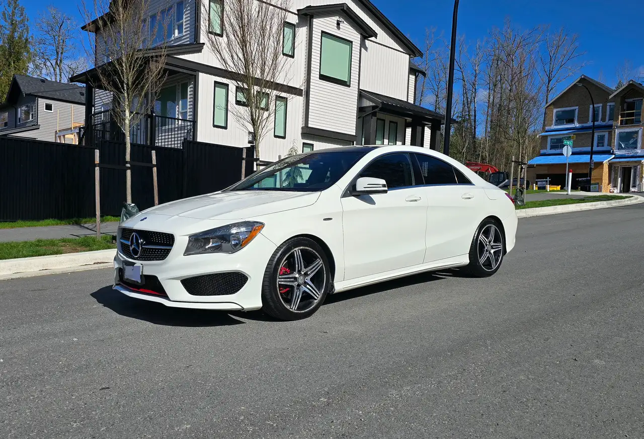 Mercedes-Benz CLA снимка Mercedes-Benz CLA
