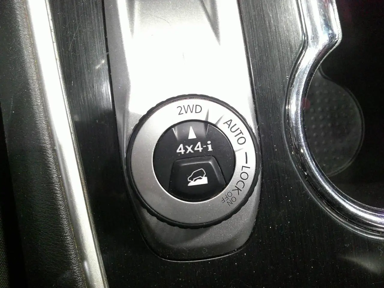 Nissan Pathfinder photo Nissan Pathfinder