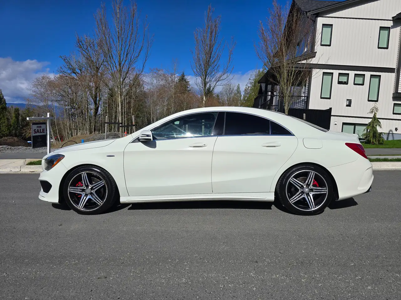 Mercedes-Benz CLA снимка Mercedes-Benz CLA