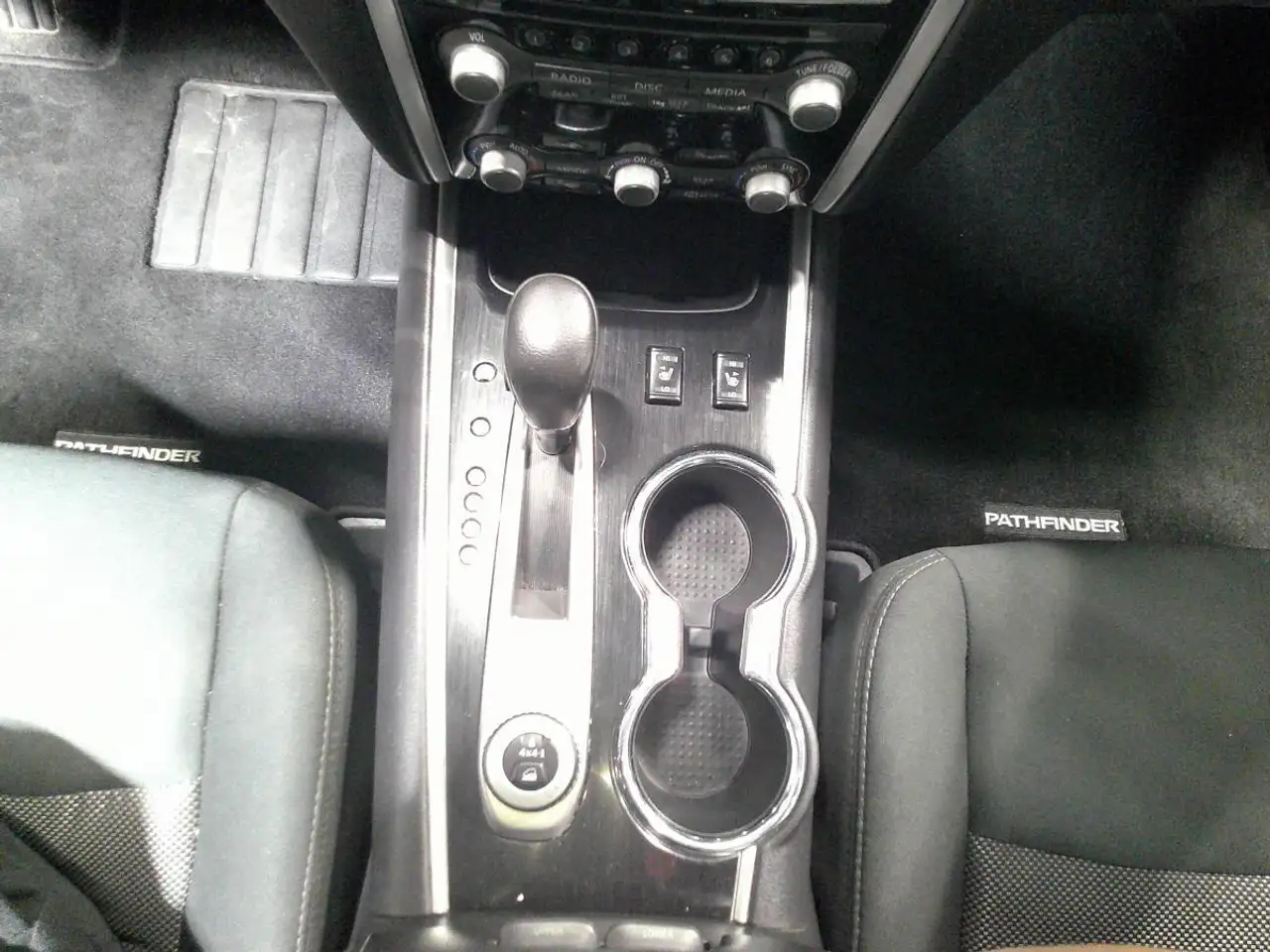 Nissan Pathfinder photo Nissan Pathfinder