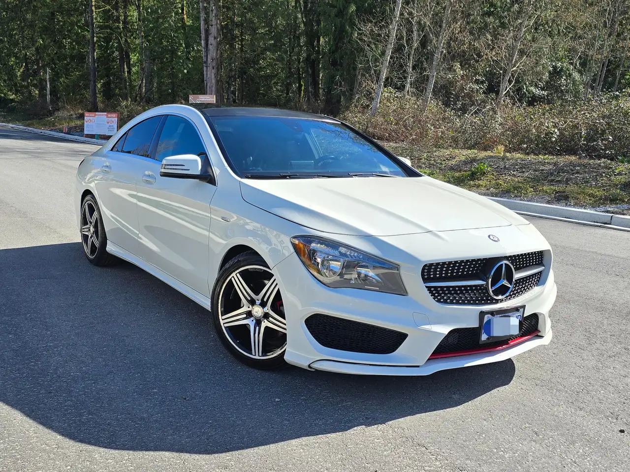 Mercedes-Benz CLA снимка Mercedes-Benz CLA