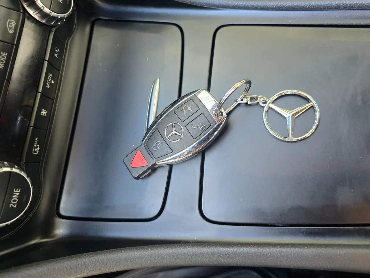 Mercedes-Benz CLA снимка Mercedes-Benz CLA