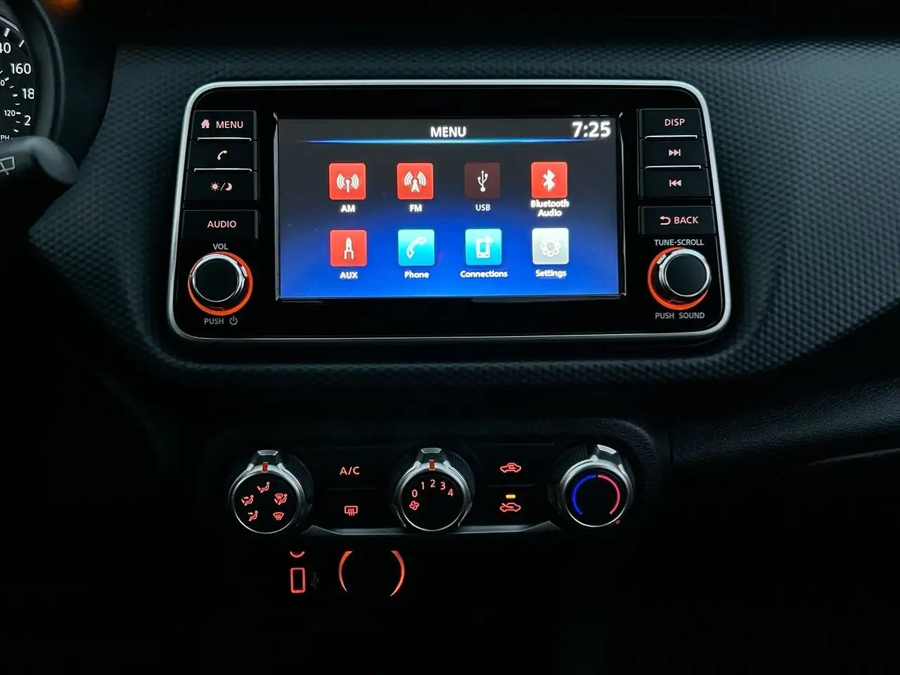 Nissan Kicks снимка Nissan Kicks