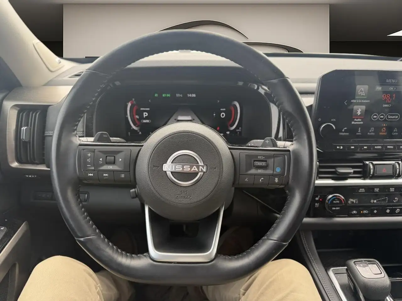 Nissan Pathfinder снимка Nissan Pathfinder