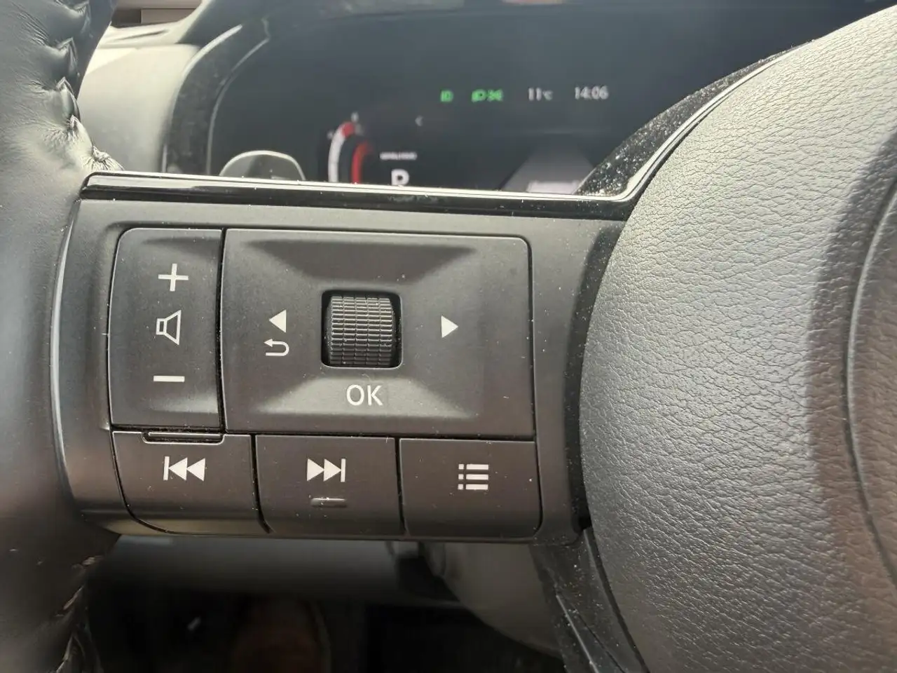 Nissan Pathfinder снимка Nissan Pathfinder