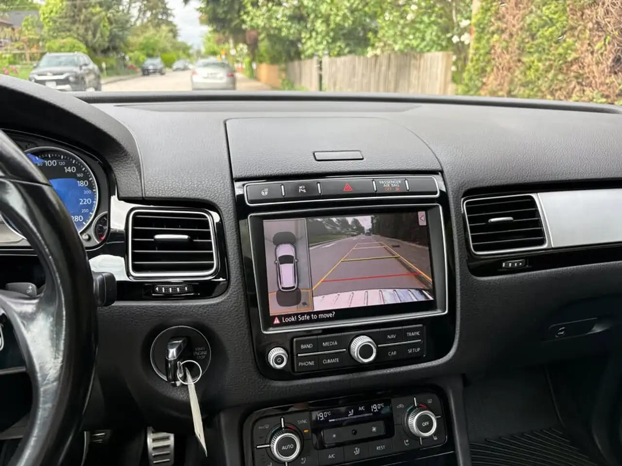 Volkswagen Touareg снимка Volkswagen Touareg