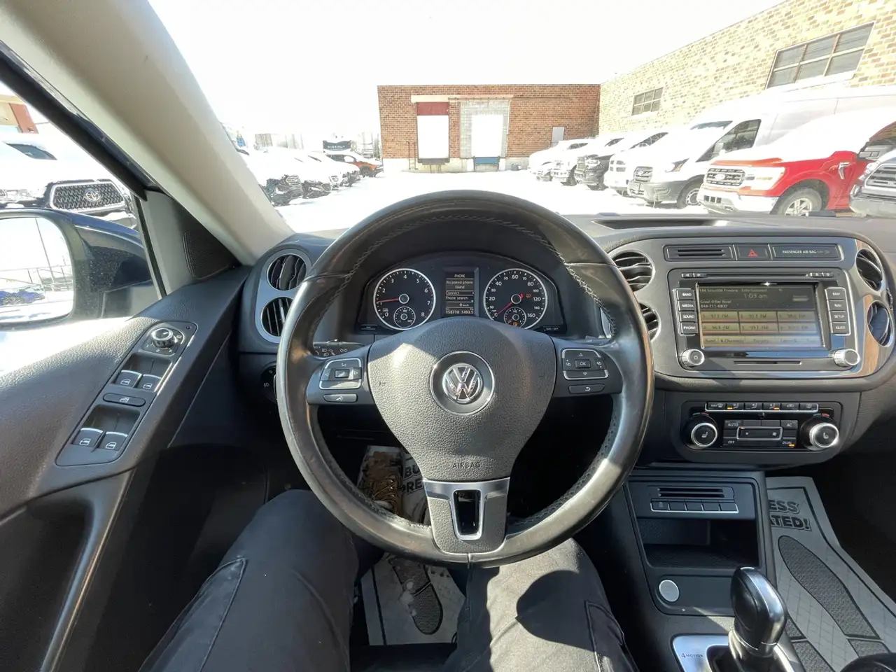 Volkswagen Tiguan снимка Volkswagen Tiguan