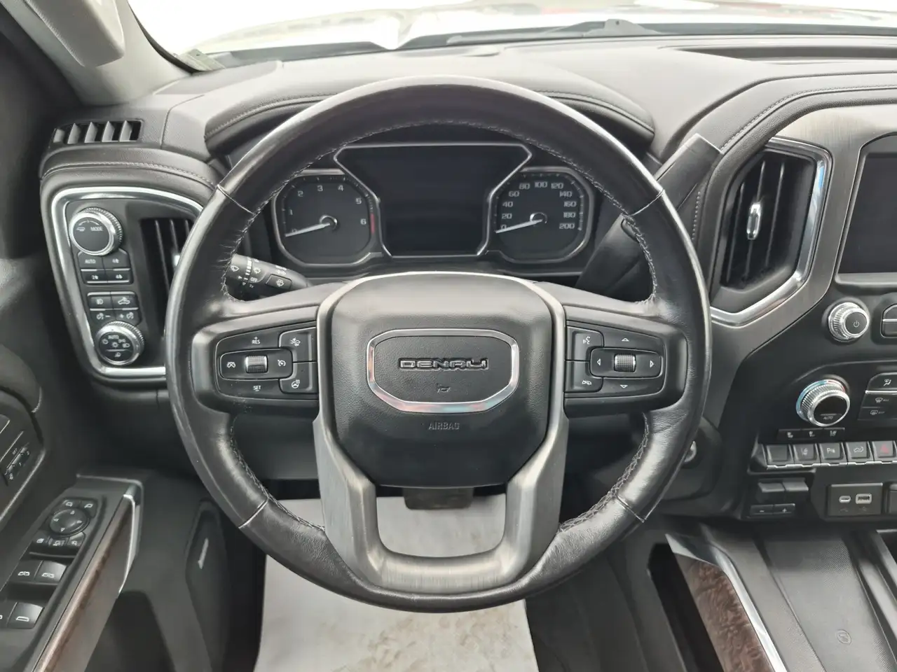 GMC Sierra 2500HD снимка GMC Sierra 2500HD