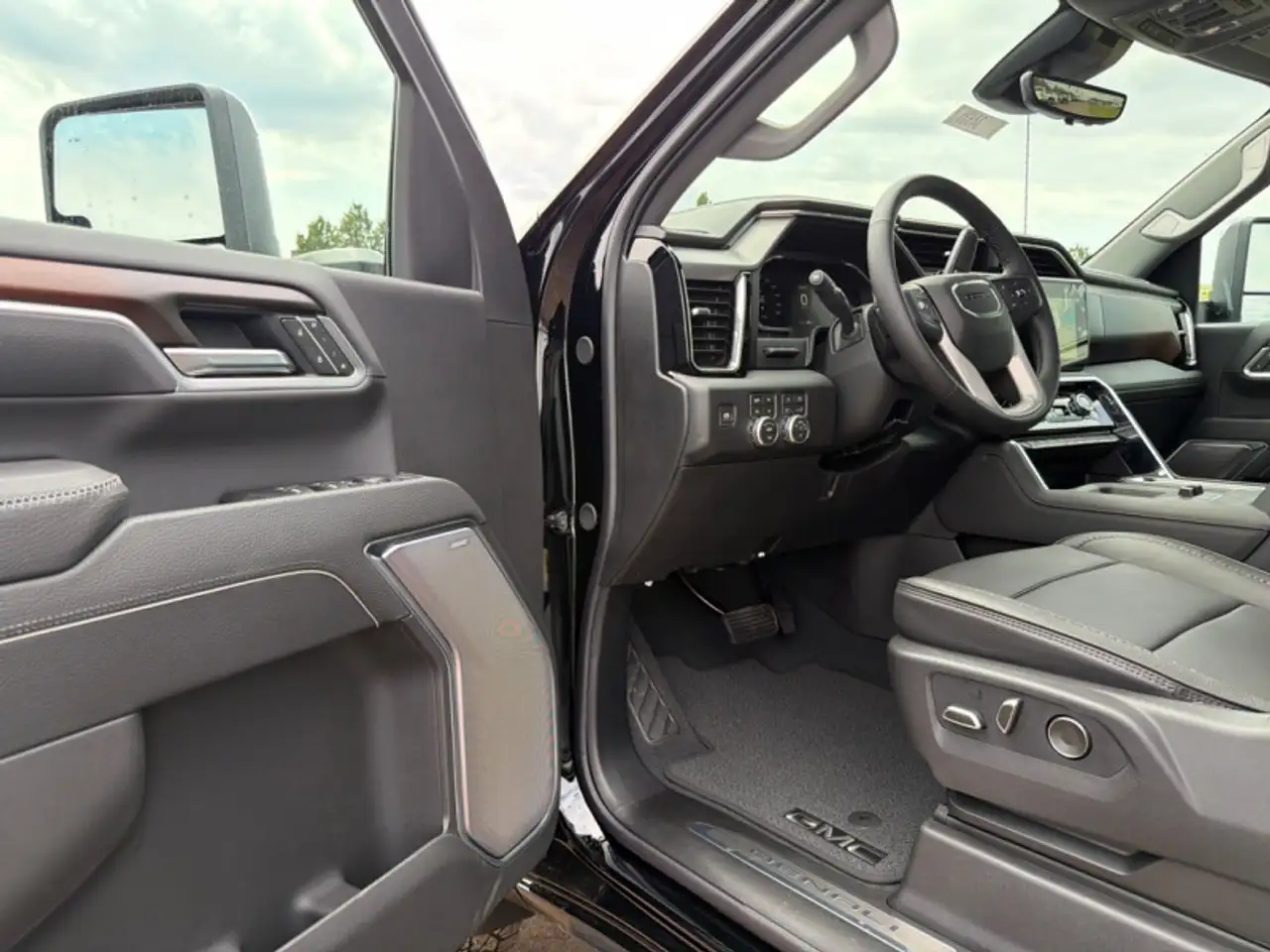 GMC Sierra 2500HD снимка GMC Sierra 2500HD