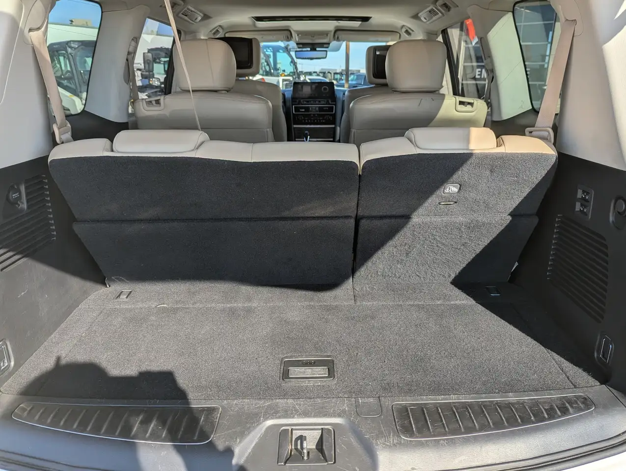 Nissan Armada снимка Nissan Armada