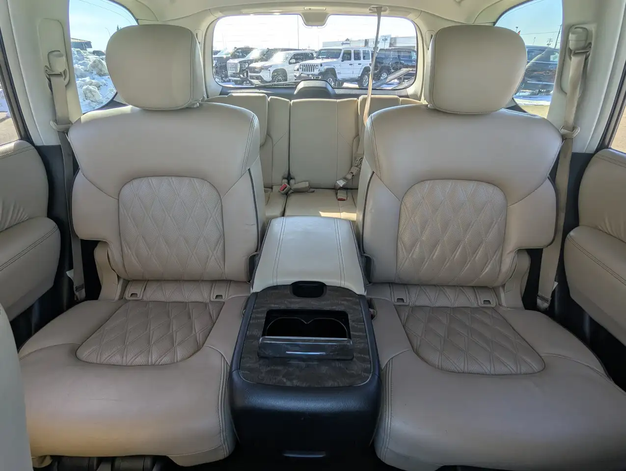 Nissan Armada снимка Nissan Armada