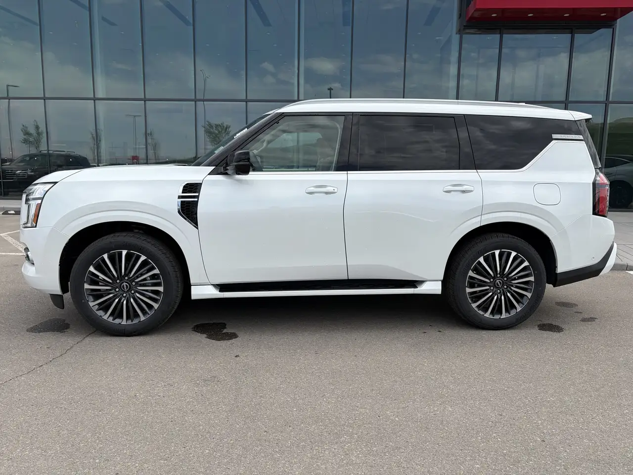 Nissan Armada снимка Nissan Armada