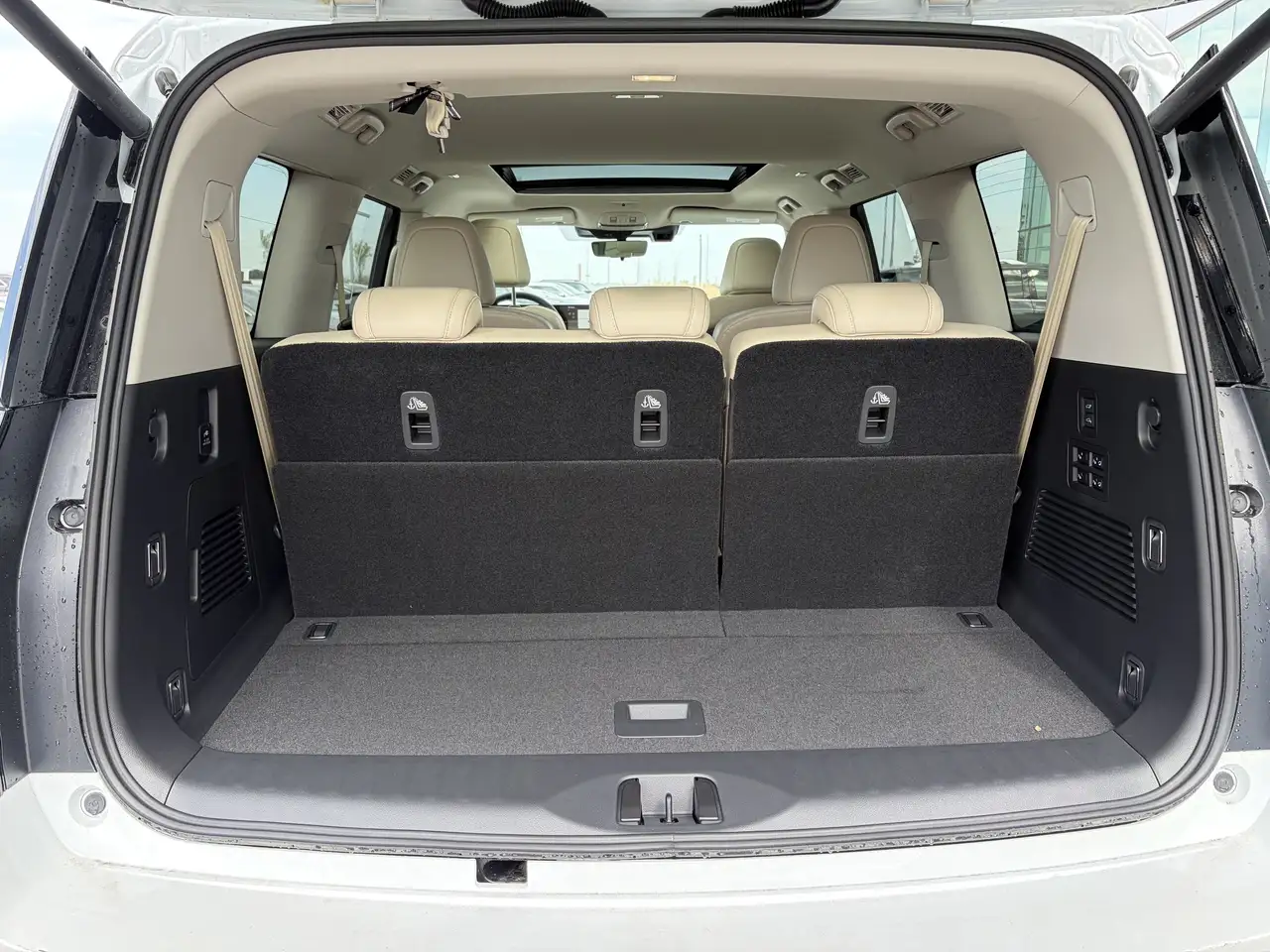 Nissan Armada снимка Nissan Armada